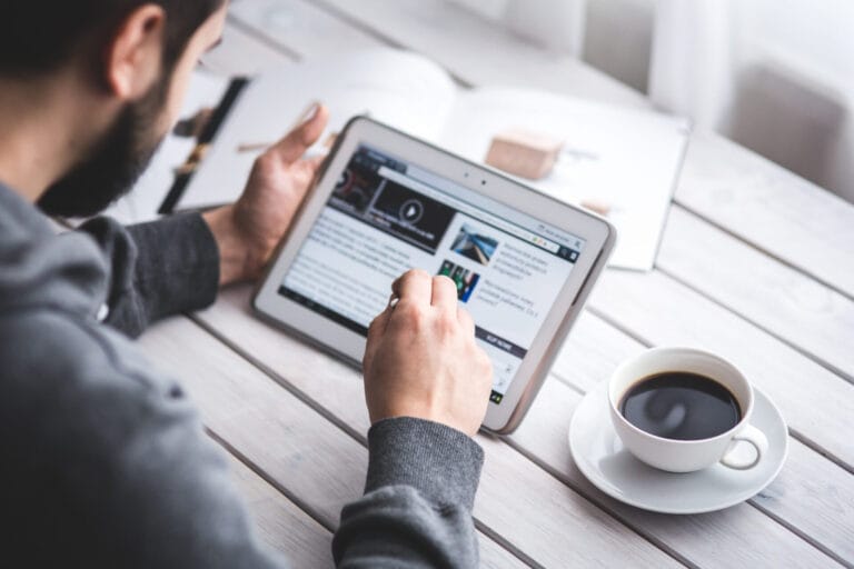 Czy warto mieć stronę internetową, jeśli mam Facebooka?